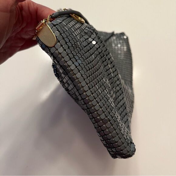 Grey Metal Mesh Evening Bag w/metal handle EYE CATCHIING! Satin interior - Picture 8 of 15